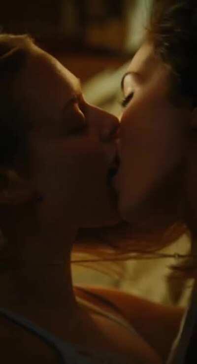 Amanda Seyfried and Megan Fox