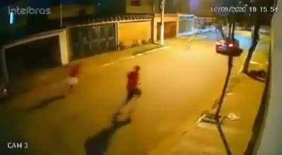 Robber gets fucked after thinking carjacking works like it does in GTA