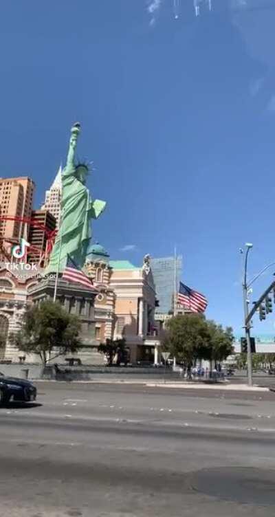 The statue of litterbee