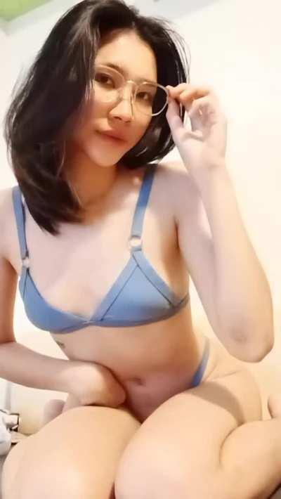 be honest, would you masturbate if I sent you one of my nudes? 😁