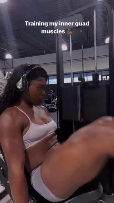 Training my inner quad muscles 💪🏾