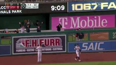 [Highlight] [Highlight] Mike Tauchman steals a homerun from Juan Soto