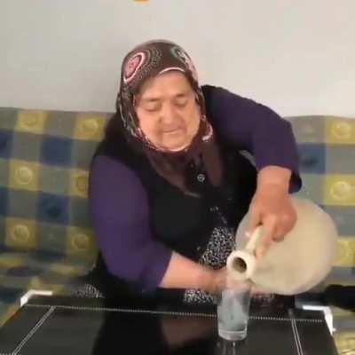 بعد کوکاکولا نوبت پپسی هم شد😑😂 این بار ننه😂😂