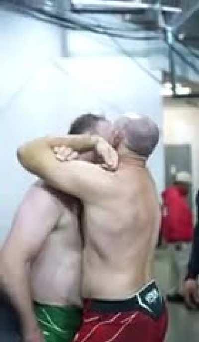 Fighter teaches his opponent the submission he used to beat him