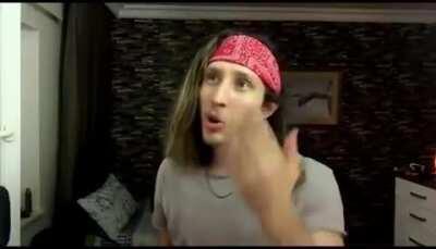 Alın belki sizin aklınıza bir şeyler gelir.