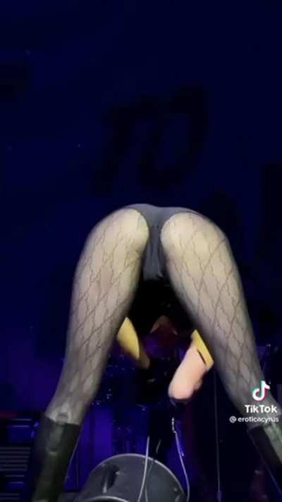 Miley Cyrus' goal is to get your cock off