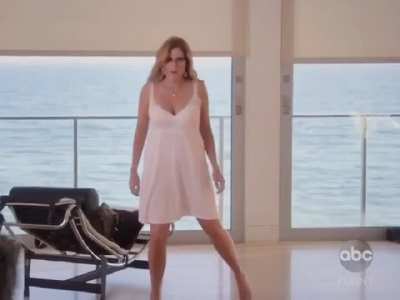 Running in a white dress (Splitting Up Together S2E1)