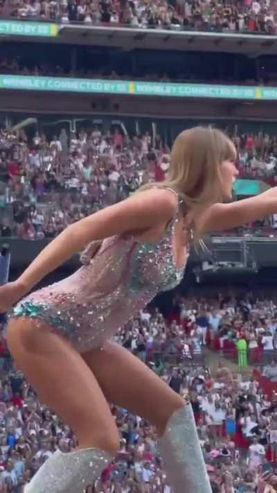 Giving us a good look 