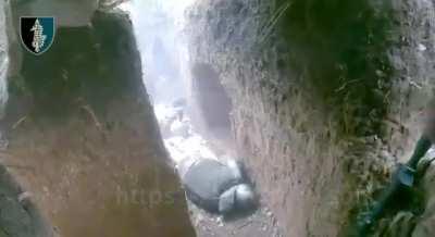 Ukrainian Special Forces enter a Russian trench and kill ~10 soldiers