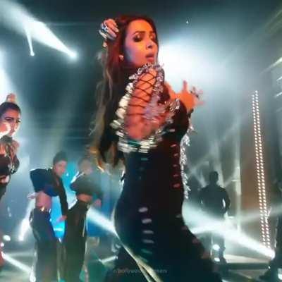 Mommy Malaika's all booty shots from the song 'Tera Ki Khayal'