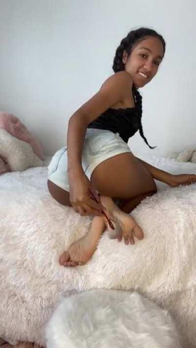 * Acts innocent even though I know exactly what I’m doing * 😉🦶🏽💦