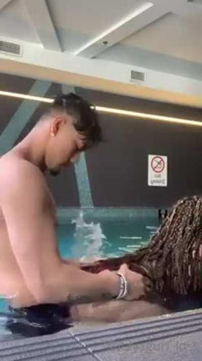 imagine fucking in a pool 💀