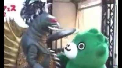 Gigan bonking Chibi Godzilla