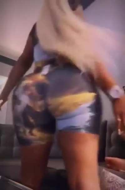 Look how that ass just jiggling 🥴😵‍💫🤪