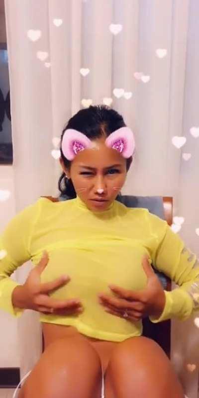 Damn she’s cute 😍