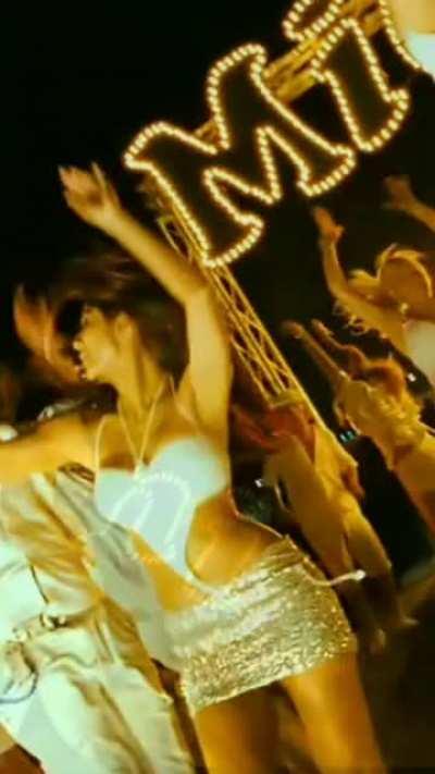 Kundrazzers present Ek phool do maali. [Join: r/TheBollywoodMilfs]