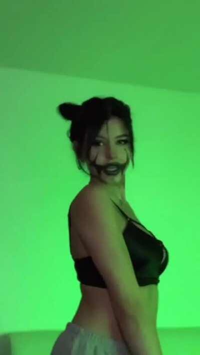 Sexy in that make up