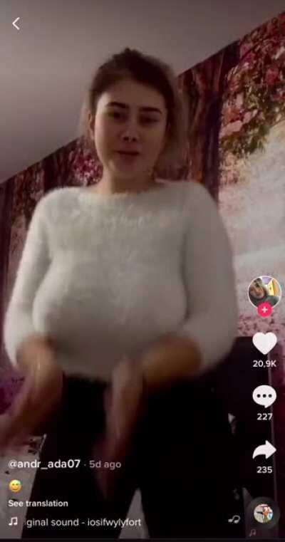 They're so very big and very soft in that sweater @andr_ada07