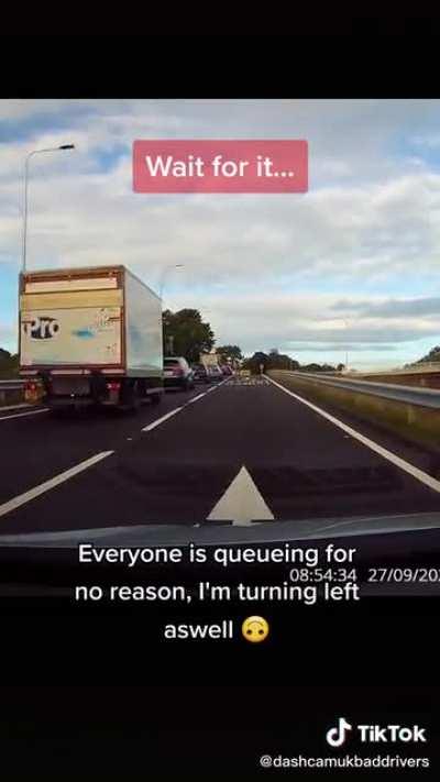 Uk drivers queuing to turn left on a roundabout unaware of the right lane being able to turn left