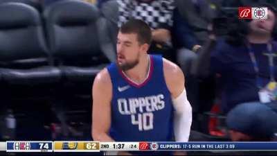 [Highlight] In the lane, Zu is dunking! Ivica Zubac with the thunderous slam in transition with the dish from Harden!