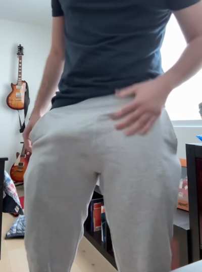 22 Curious gray sweats