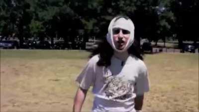 medio mundo al ver ala monster army