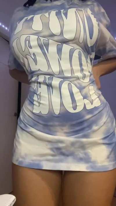 who knew that baggy shirt can hide that good