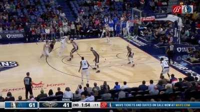 [Highlight] Luka Doncic 28pts/14ast in 28 minutes vs Pelicans