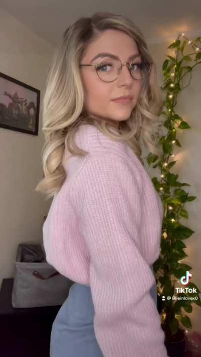 From Library Girl to the Girl Next Door in under 10 seconds! 🤓💕