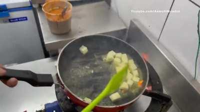 Matka Pizza of Mumbai [Source: Aamchi Mumbai]