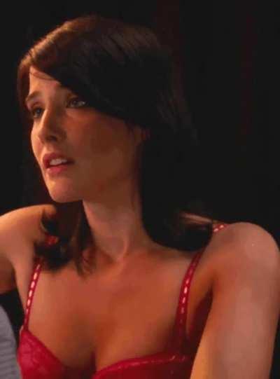 Cobie Smulders is ready to suck your cock🤯
