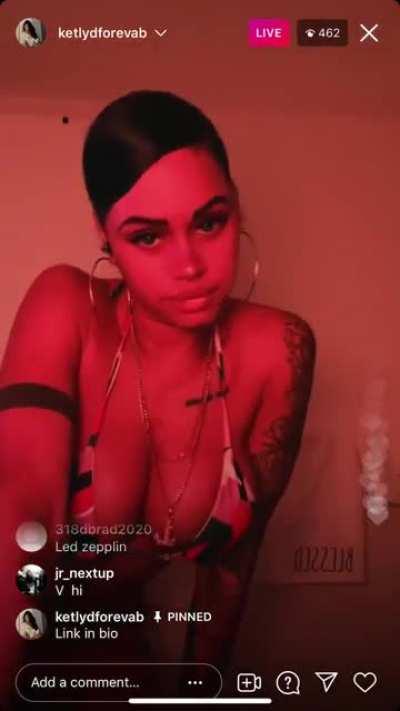 🎸👩🏻‍🌾👨🏻‍🌾🌾