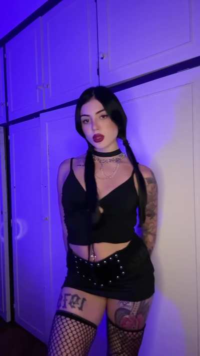 drop a 🖤 and I'll send u nudes (first 60 guys only)