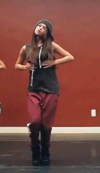 Selena gomez shaking her tits