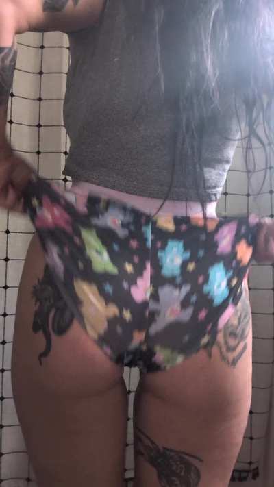 How do you like my little underbutt jiggle?!