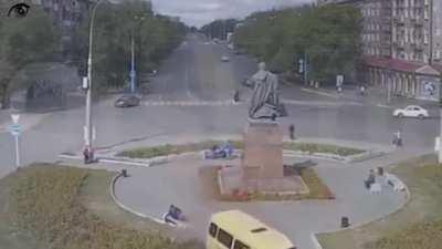 That’s not a straight thru sir, it’s a roundabout! Dude on bench stays cool till end