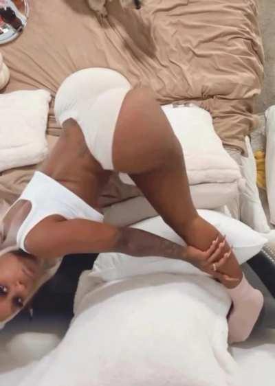 Shake that thangg 👀🍑