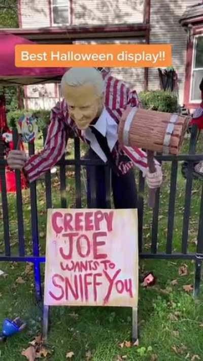 How to terrify children especially little girls on Halloween. Sniff..Sniff 😂