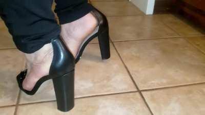 Got to wear my new heels on a brunch date with papi 🥰🥰🥰 I feel so sexy in them 🤤🤤🤤