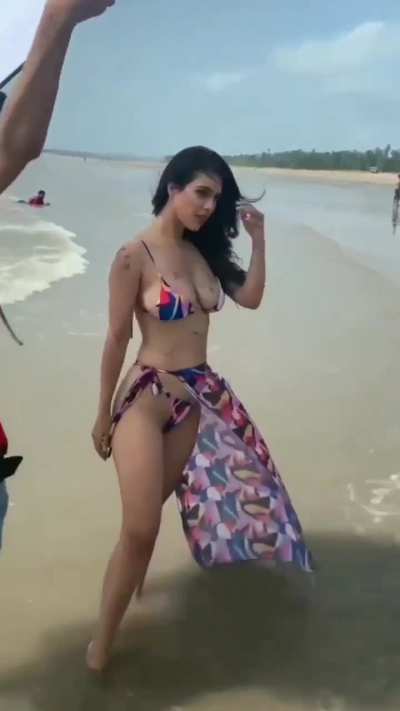 Shaggy but perfect boobs...flat belly and a natural glow... probably the best avatar of our beloved b*tch