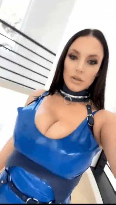 Angela White ™️ Walk 💙😍