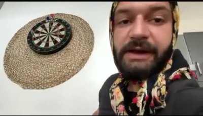 Adamın reklam videosunda bile sosyal mesaj var. Sonunda güzel saplamış