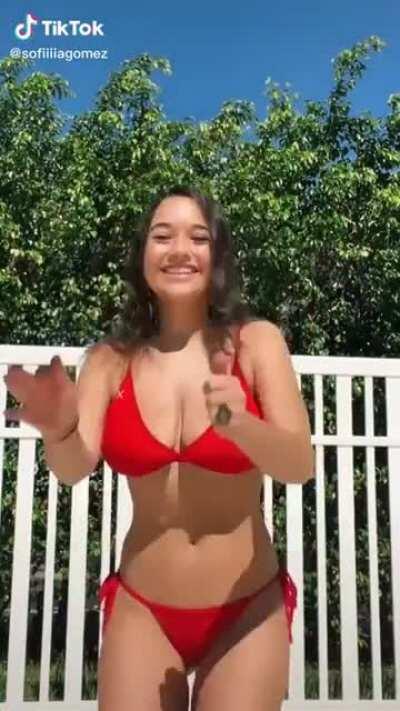 Big natural 18 year old tits bouncing in a bikini