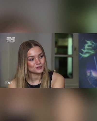 Julia wird von irgendeinem Kind für Kika interviewt 30.11.23