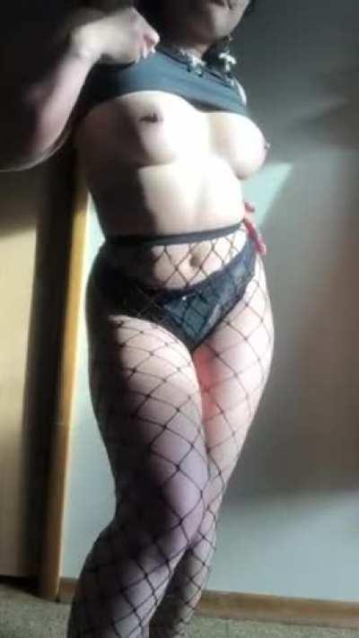 Ever dominated a 5ft 1 Filipina goth before?🖤😈