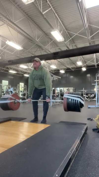 Tried for a new 1 rep max today! 725 failed