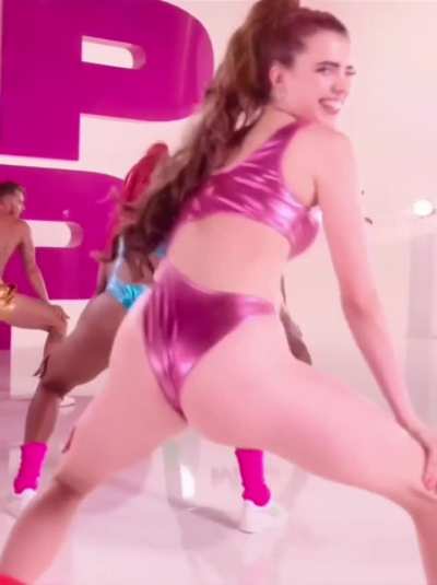 Sue (Margaret Qualley) - The Substance (2024)