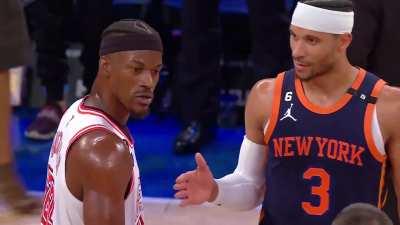 [Highlight] Jimmy Butler leaves Josh Hart hanging on the post game high five