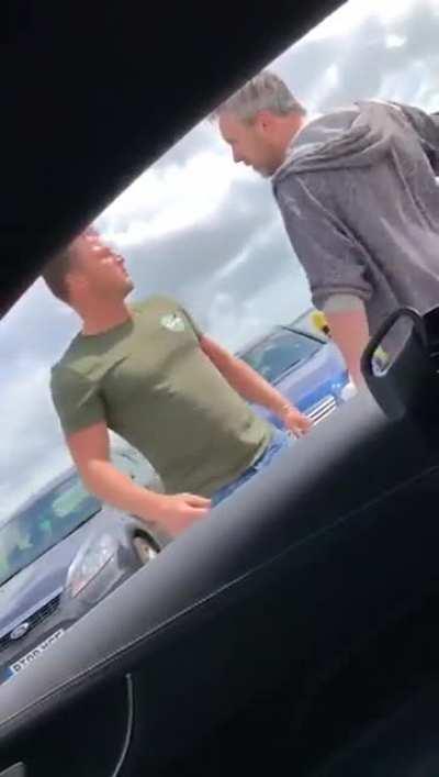 to intimidate a boxer