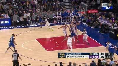 [Highlight] After Jokic pops the ball loose, Monk spikes the ball to Huerter for the corner 3